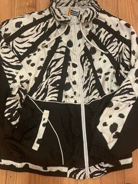 FINE NWT WINDBREAKER JACKET WOMEN EVR FULLY LINED ANIMAL PRINT SIZE M